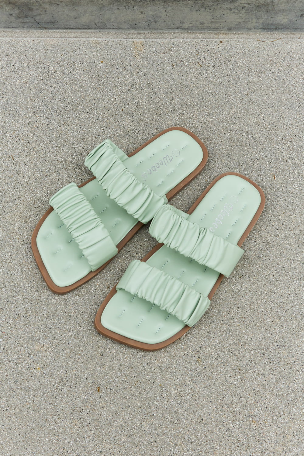 Double Strap Scrunch Sandal in Gum Leaf